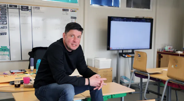 Robert van der Werf als docent in zijn klas
